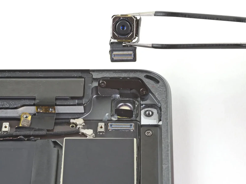 Замена задней камеры iPad 9 10.2" (2021)