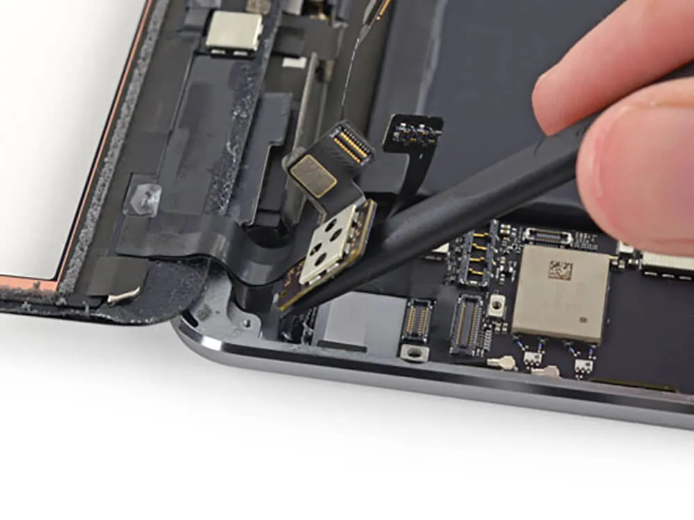 Замена задней камеры iPad Air 5 M1 (2022)