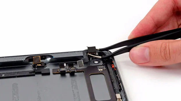 Заміна задньої камери iPad mini