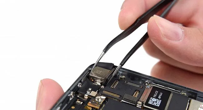 Замена задней камеры iPad mini 4