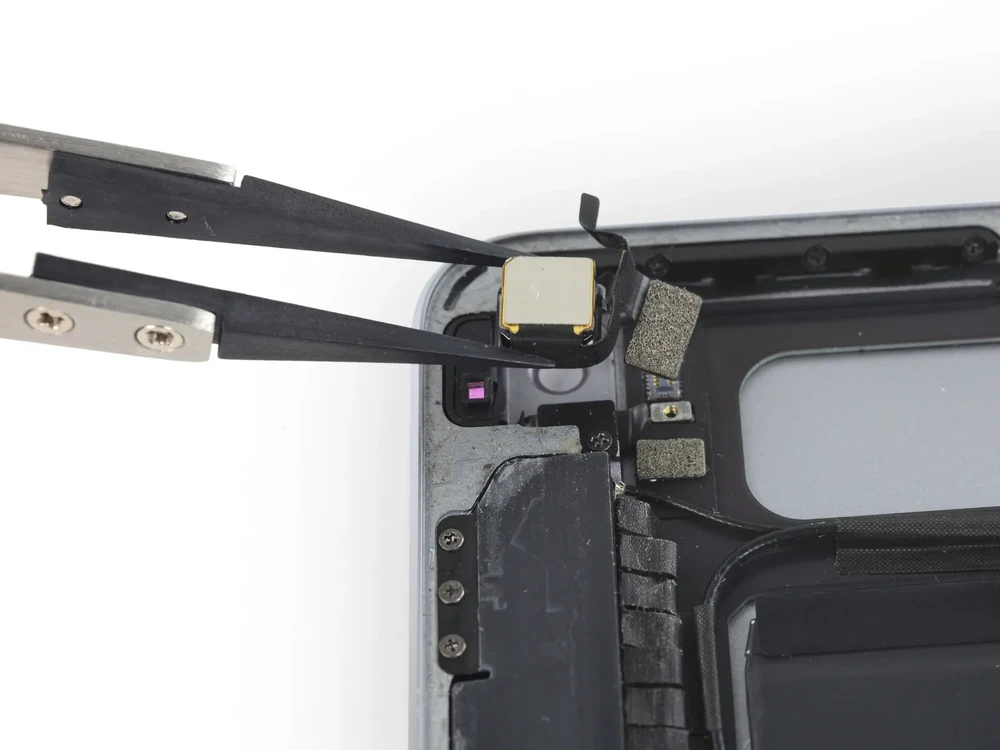Замена задней камеры iPad Pro 12.9" (2018)