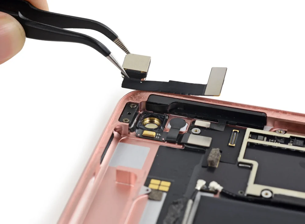 Замена задней камеры iPad Pro 9.7"