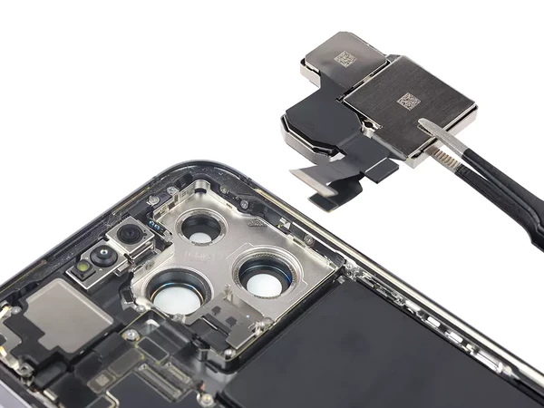 Заміна задньої камери iPhone 14 Pro Max