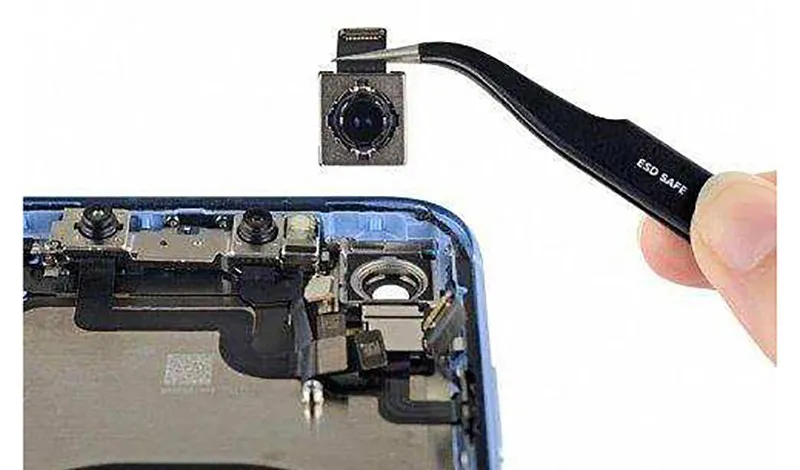 Замена задней камеры iPhone XR