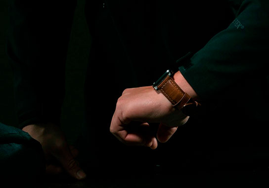 Кожаный черный ремешок Nomad Traditional Leather Black Hardware Black для Apple Watch 42mm/44mm Series SE/6/5/4/3/2/1