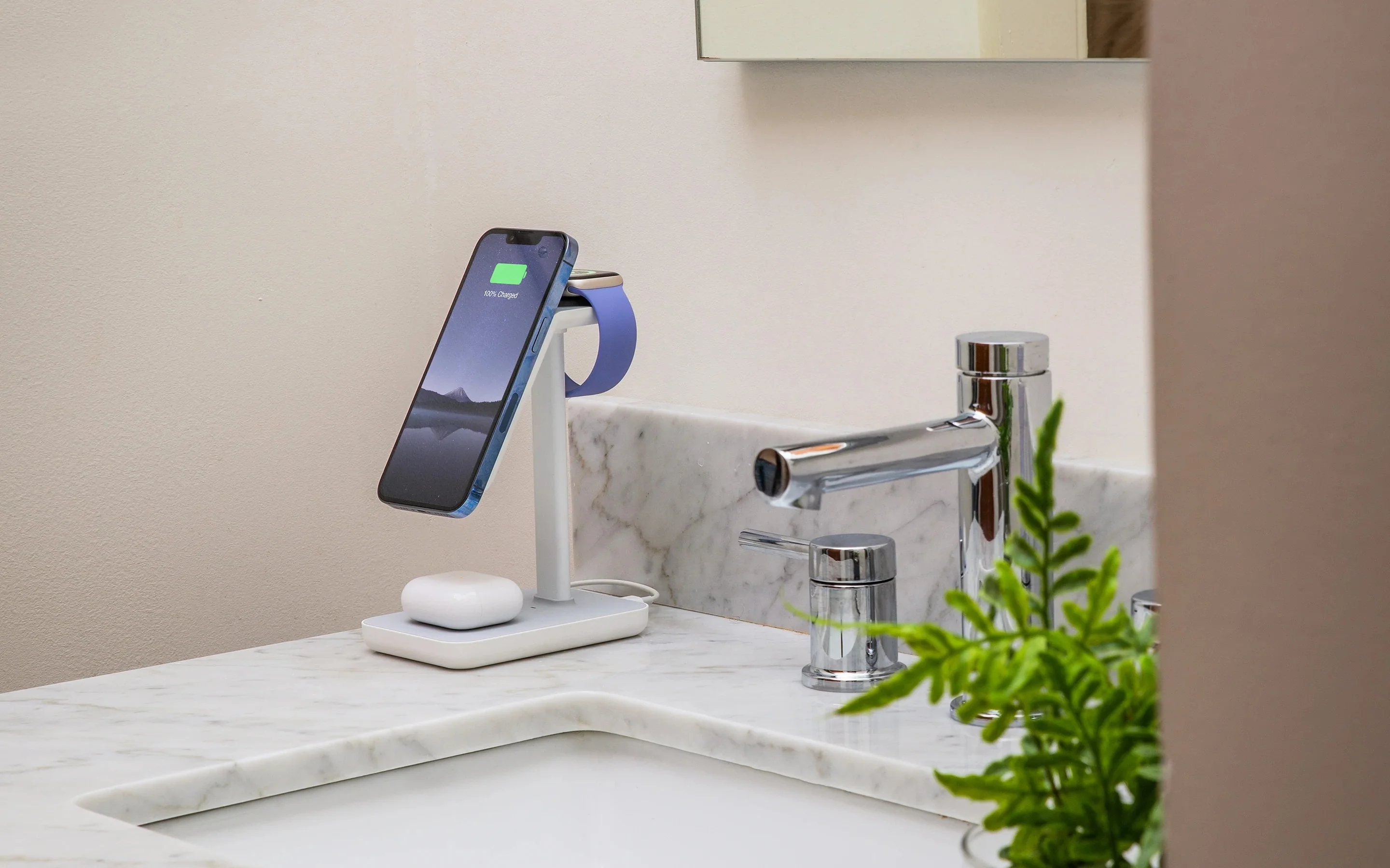 Магнитная док-станция 3-в-1 TwelveSouth HiRise 3 White с кабелем USB-C для iPhone AirPods | Apple Watch