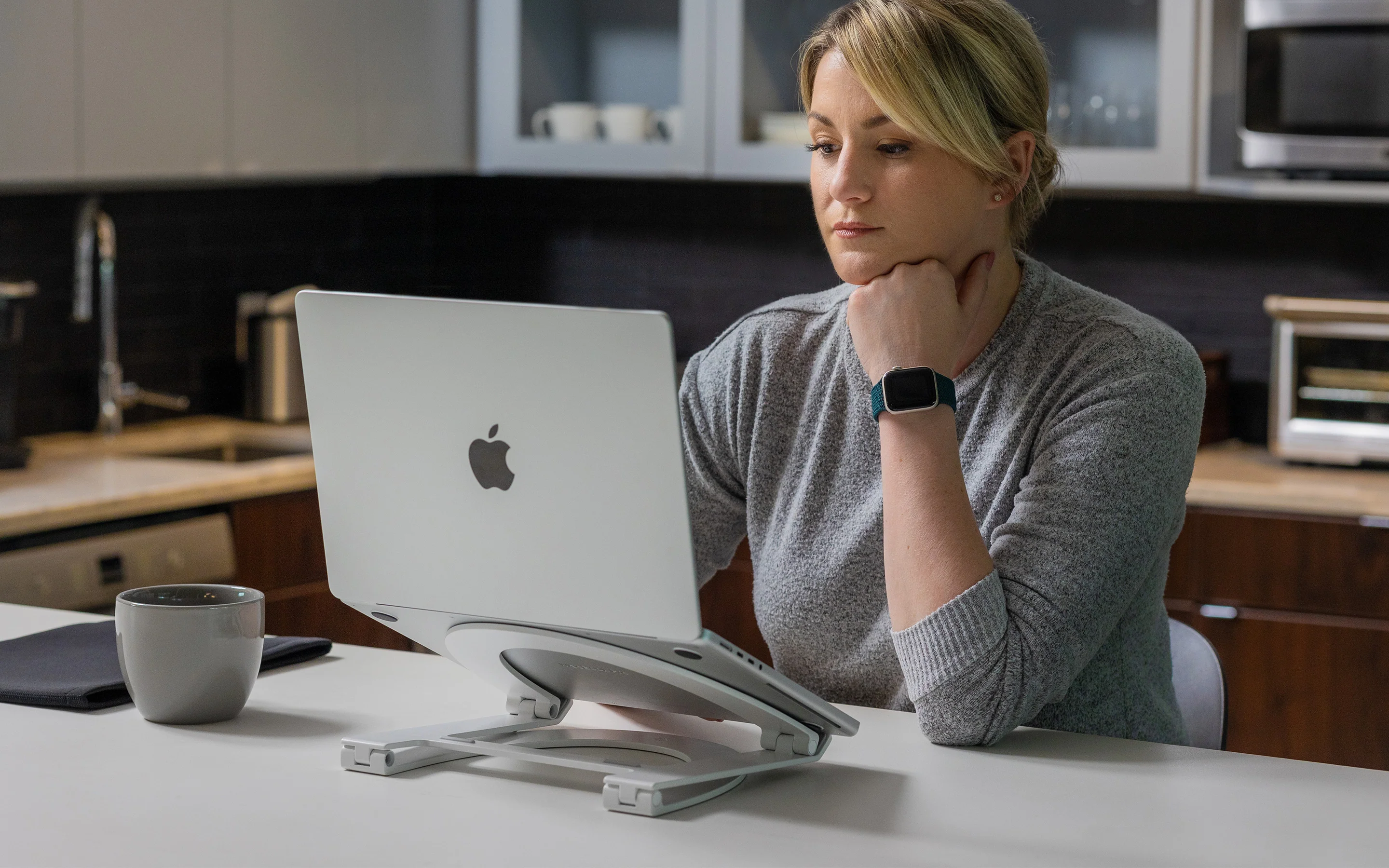 Портативная алюминиевая подставка Twelve South Curve Flex Stand White для Macbook