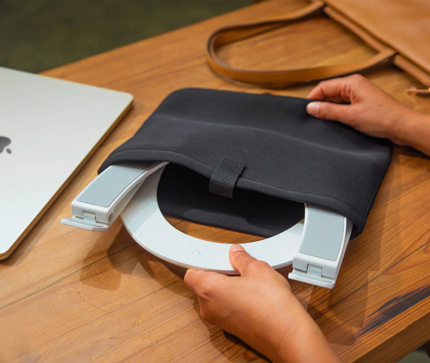 Портативная алюминиевая подставка Twelve South Curve Flex Stand White для Macbook