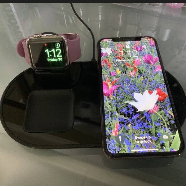 Бездротове зарядний пристрій 3 in 1 Wireless Magnetic Charging Dock для iPhone / Apple Watch / AirPods
