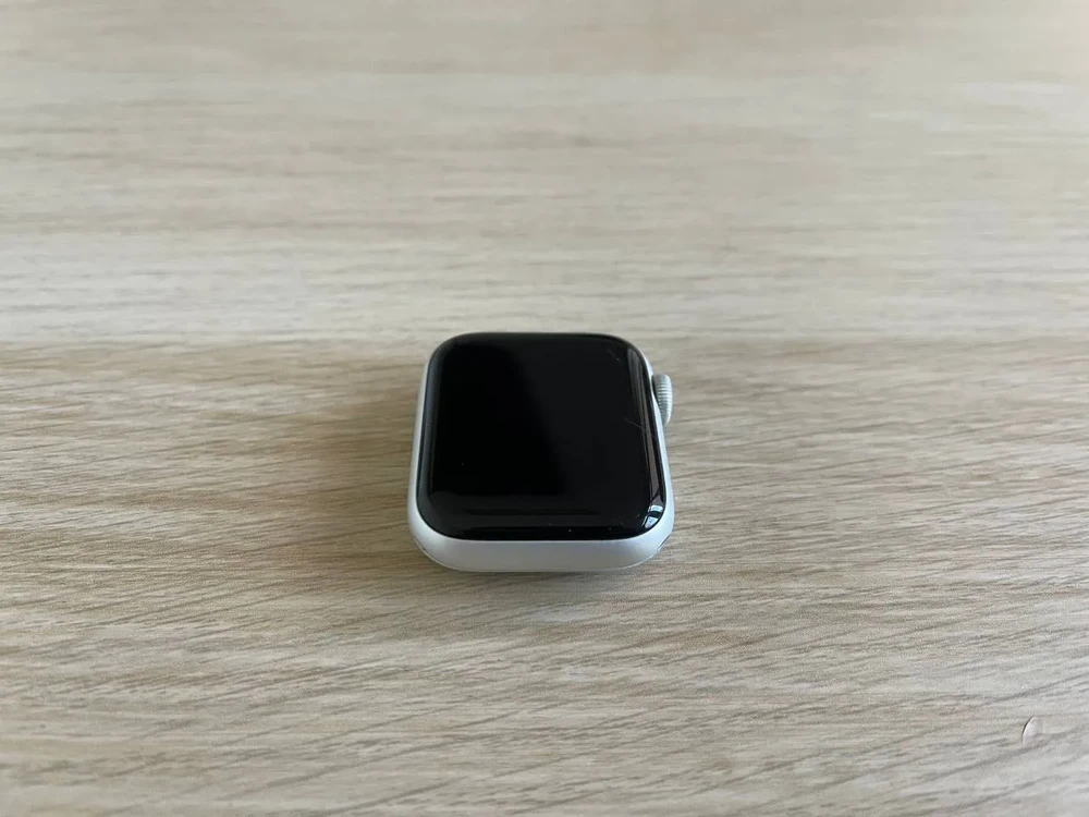 Apple Watch Series 4 40mm GPS Silver Aluminum Case with White Sport Band (MU642) б/у
