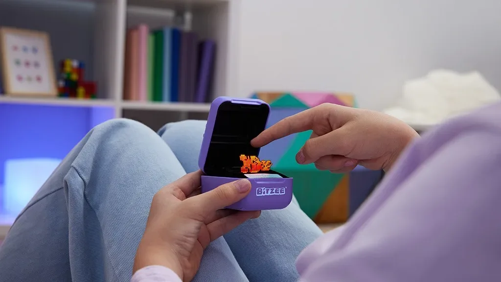 Интерактивная игрушка Bitzee Magicals с 20 виртуальными цифровыми героями, реагирует на ощупь