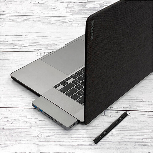 alyuminievyj-kontsentrator-hyperdrive-thunderbolt-3-usb-c-hub-silver-macbook-pro-kupit00001