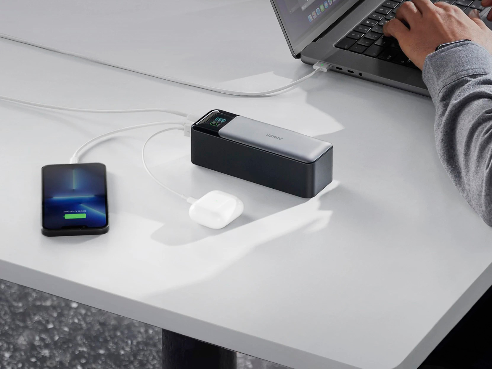 Повербанк Anker 737 Power Bank Black 24000mAh 140W внешний вид