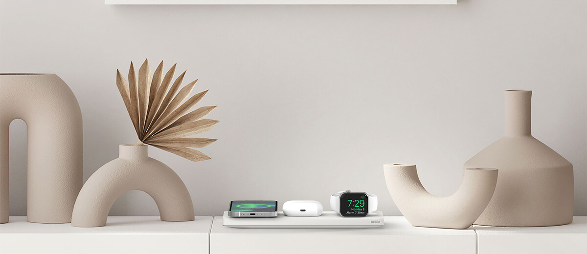 Купить док-станцию Belkin BOOST&uarr;CHARGE&trade; PRO 3-in-1 Wireless Charging Pad MagSafe Black для iPhone | AirPods | Apple Watch + EU адаптер