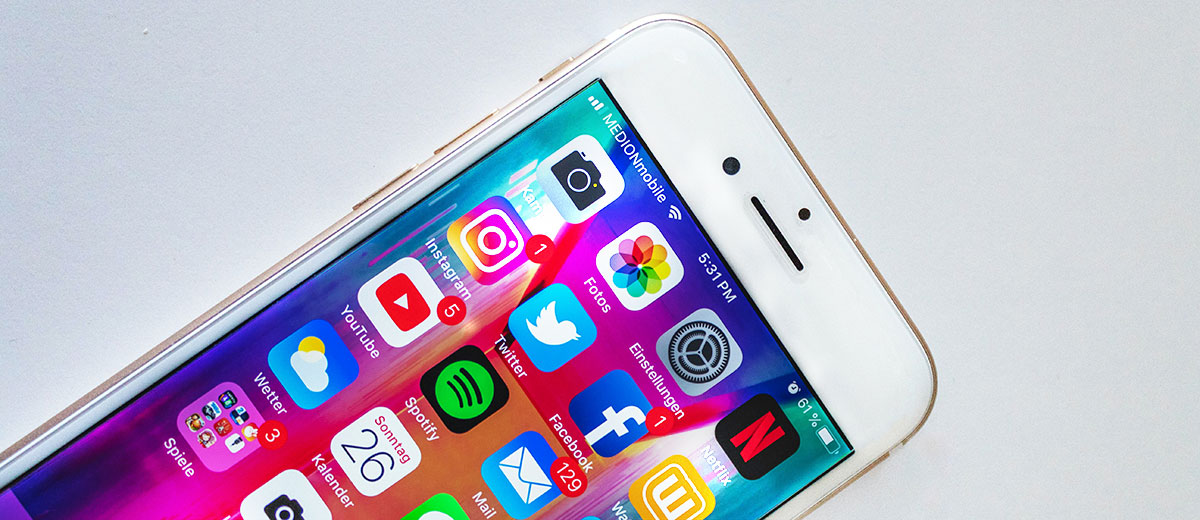 Белое пятно на экране iPhone — что делать?