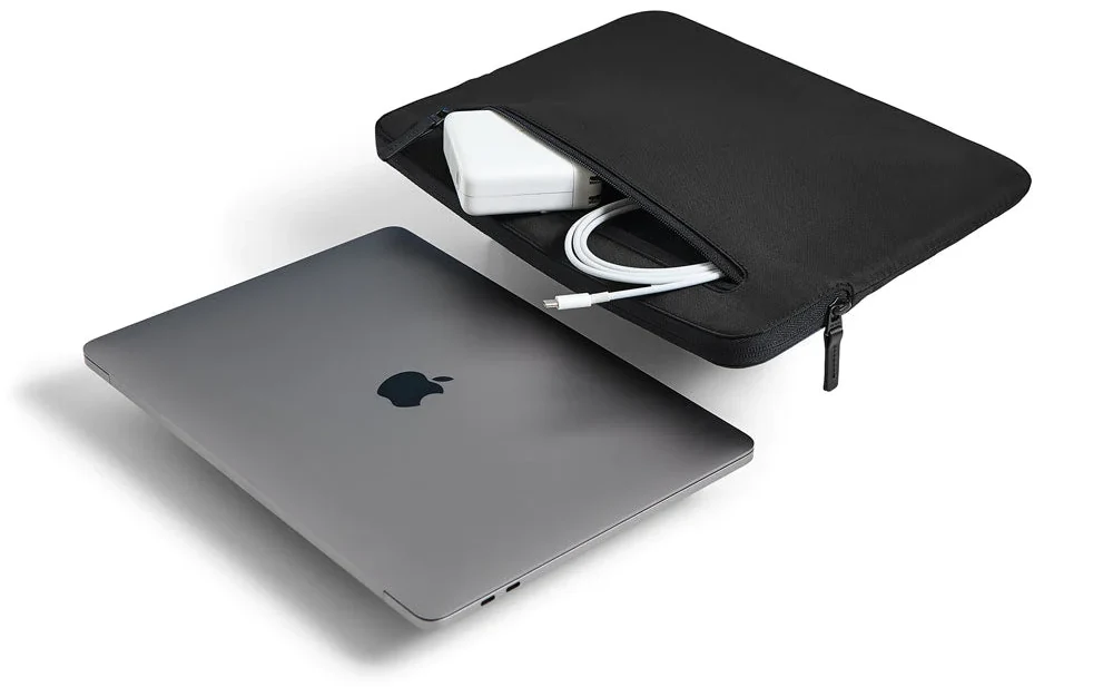 Где стоит купить чехол для MacBook Pro 13" (M1 | 2020) в Киеве, Украине?