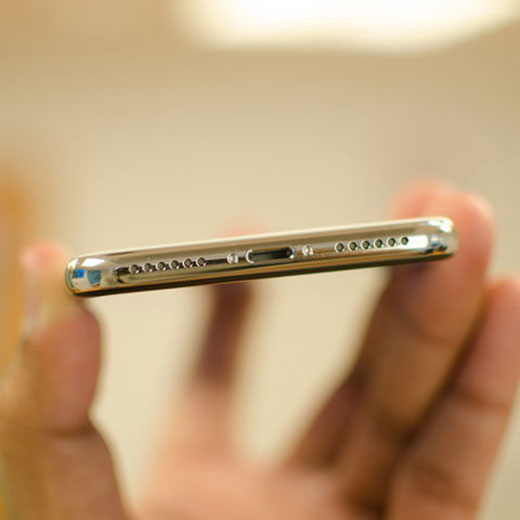 Чистка от пыли и грязи iPhone 11 Pro Max