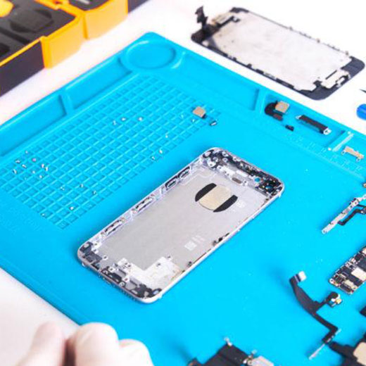 Чистка от пыли и грязи iPhone 7