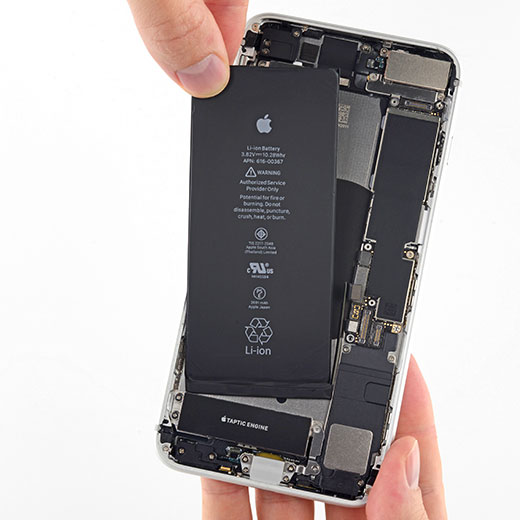 Чистка от пыли и грязи iPhone 8