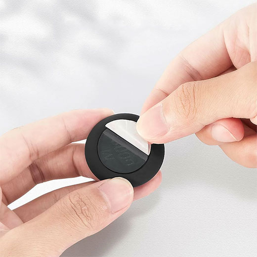 Самоклеючий силіконовий чохол ESR Soft Silicone Stick-On Protective Black | White для AirTag (2 шт.) купити