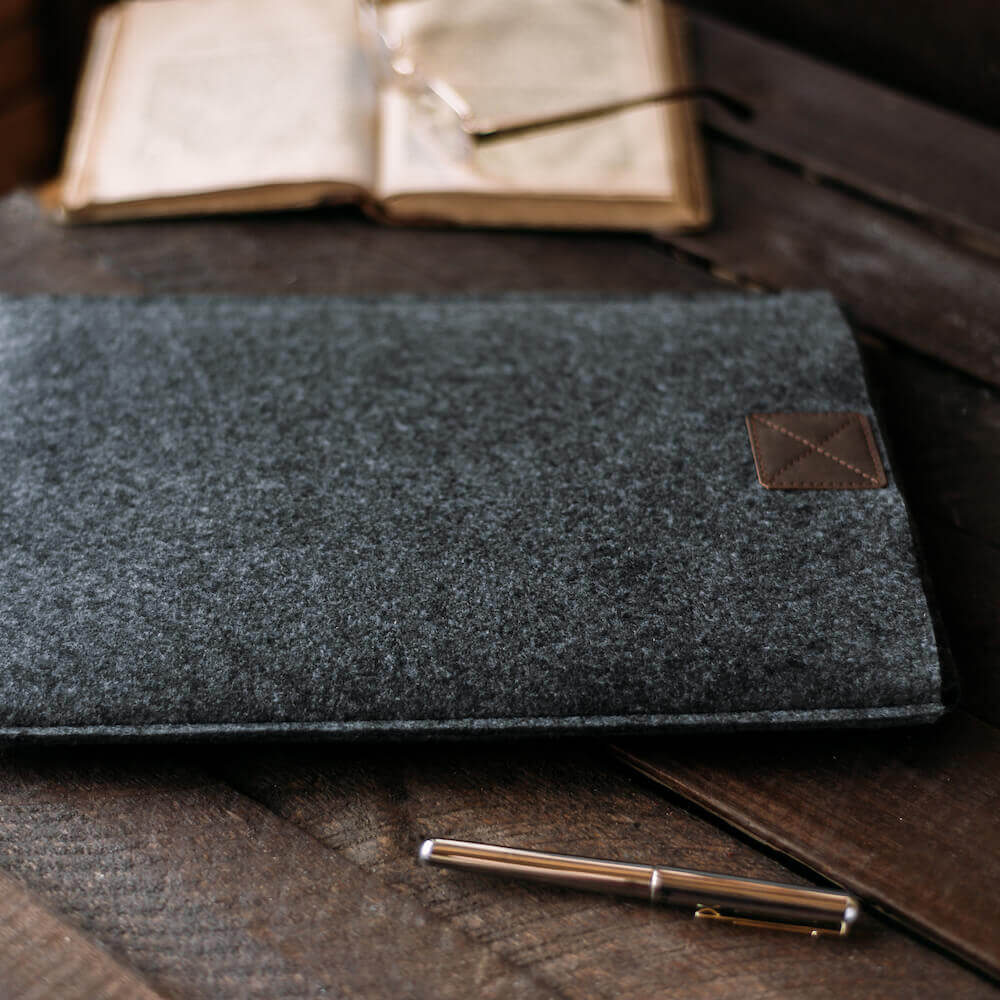 Купить чехол-конверт из войлока Gmakin Gray | Brown для MacBook Air 13" (2018-2020) | Pro 13" (2016-2020)