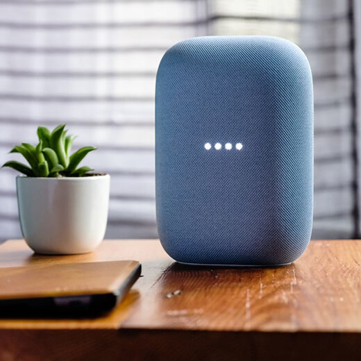 Умная колонка Google Nest Audio Charcoal с мощностью в 30 Вт