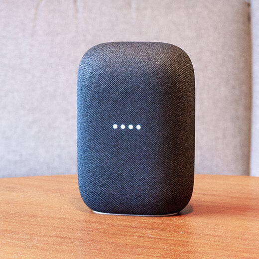 Как заряжать умную колонку Google Nest Audio Charcoal