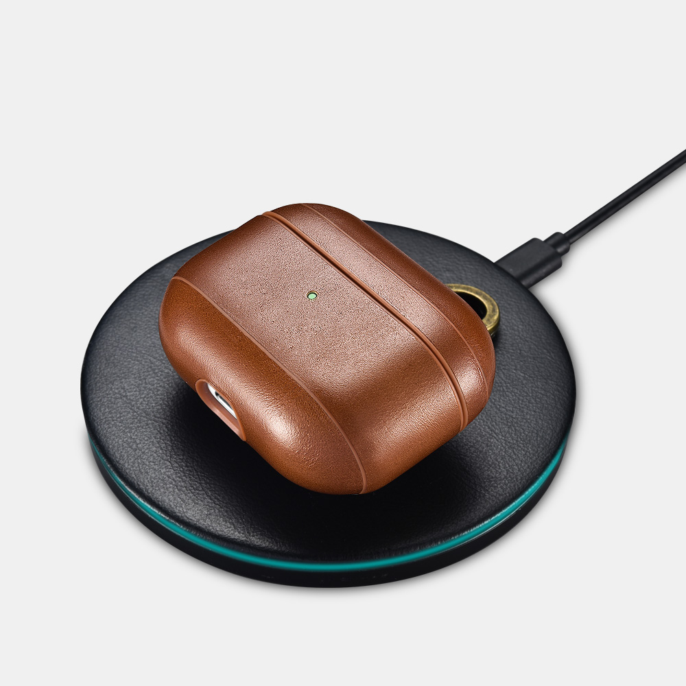 Кожаный чехол с карабином iCarer Vintage Leather Style With The Metal Hook для Apple AirPods Pro