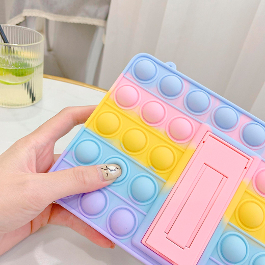 Чехол антистресс Поп-Ит с держателем для шнурка iLoungeMax Pop It Yellow Blue Rainbow для iPad Pro 11'' М1 (2021/2020)