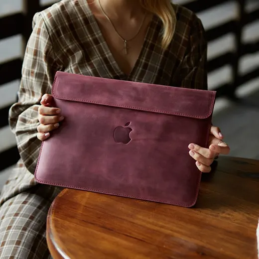 Новинка &mdash; кожаный чехол-конверт INCARNE Klouz Коричневый для MacBook Pro 16" M2 | M1 (2023 | 2021) | Pro 16" (2019)