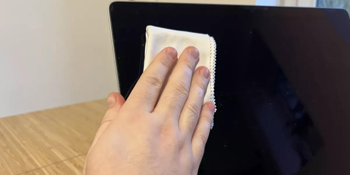 Как почистить дисплей MacBook