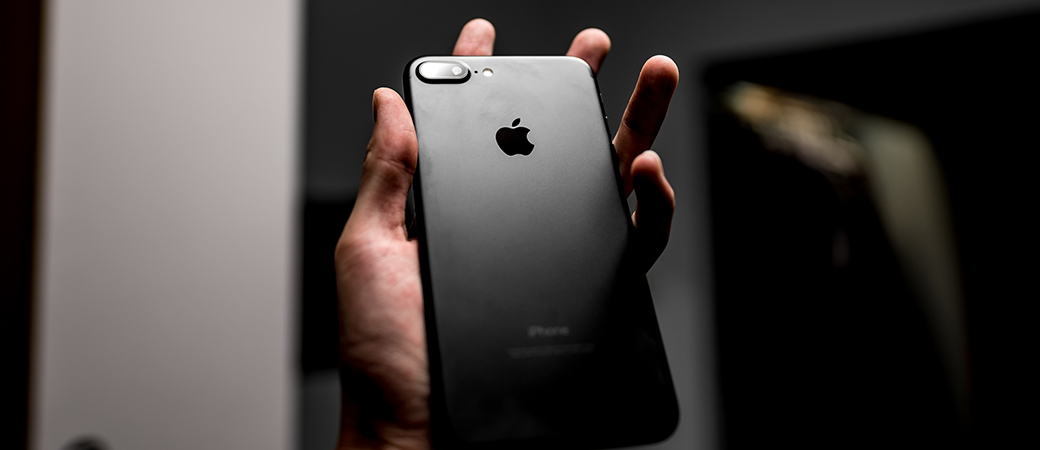 Какой iPhone лучше всех держит батарею?