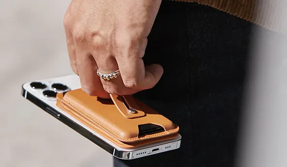Купити шкіряний чохол-гаманець із підставкою ESR HaloLock Geo Wallet Stand MagSafe Black для iPhone 14 | 13 | 12