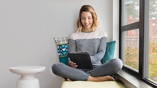 Чехол-клавиатура Logitech Slim Folio Pro для iPad Pro 11" (2020/2018)