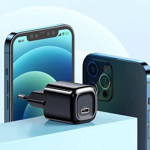 Компактные размеры быстрого сетевого зарядного устройства Mcdodo Mini PD Fast Charge 25W