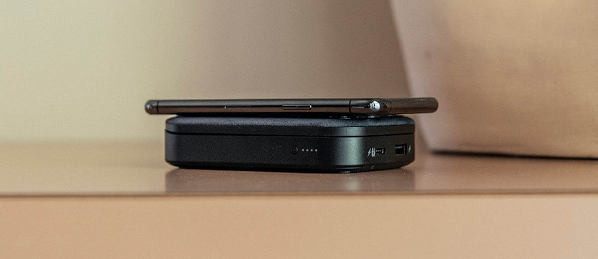 Повербанк с беспроводной зарядкой Mophie Powerstation Wireless Stand (8000 mAh)