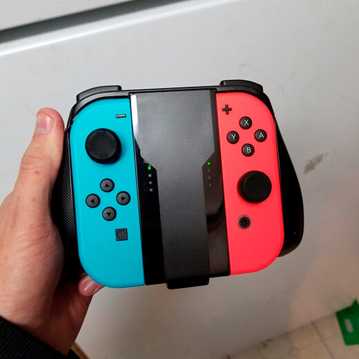 Особливості власника, що заряджає, Nintendo Switch Joy-Сon Pro Charging Grip