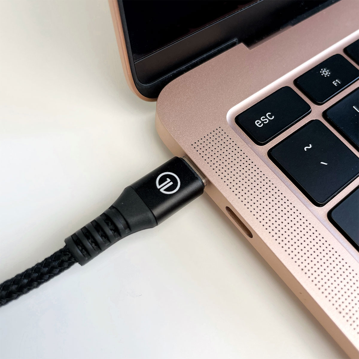 Быстрая зарядка Плетеный кабель oneLounge 1Power USB-C to Lightning (1.2 m)