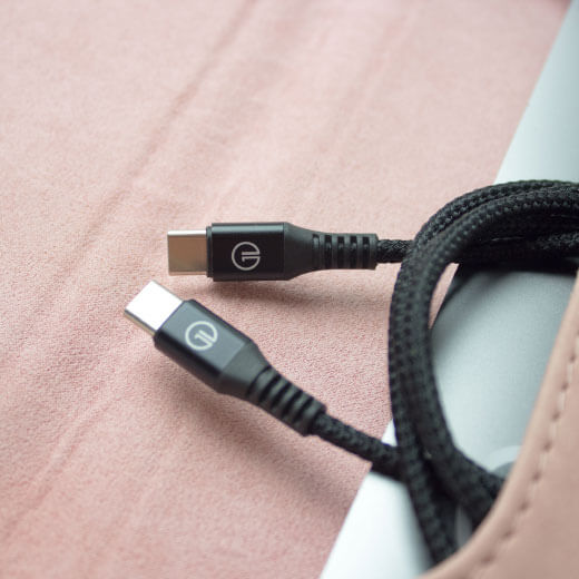Кабель oneLounge 1Power USB-C to USB-C 100W виконаний з якісних матеріалів довжиною 2 метри