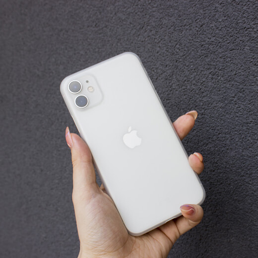 Прочная защита смартфона с супертонким чехлом oneLounge 1Thin 0.35mm White для iPhone 11