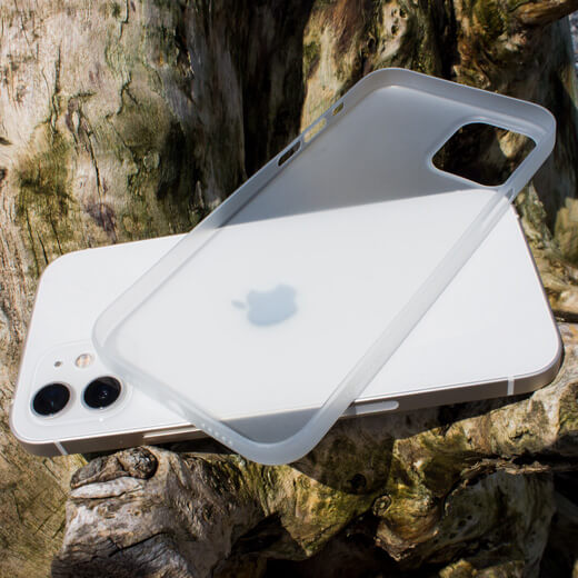 Функциональный дизайн супертонкого чехла oneLounge 1Thin 0.35mm White для iPhone 12 | 12 Pro