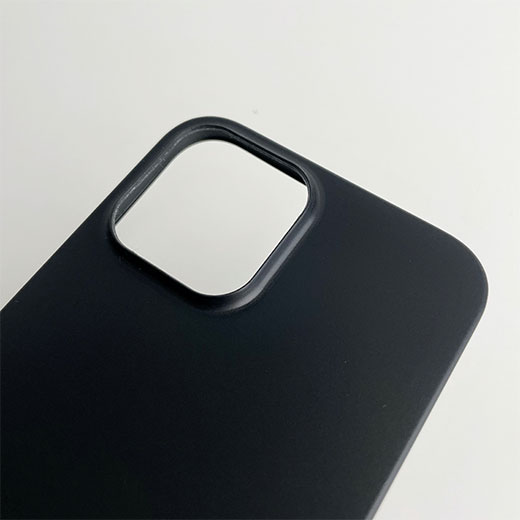 Ультратонкий и эргономичный дизайн супертонкого чехла oneLounge 1Thin 0.35mm Black для iPhone 13