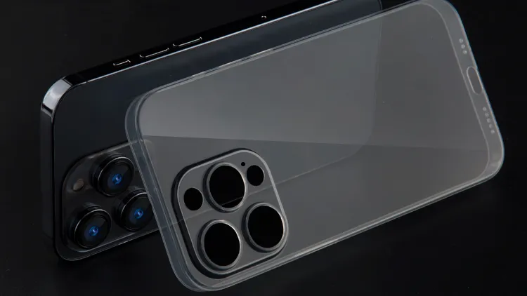 Прозрачный супертонкий чехол oneLounge 1Thin 0.6mm Clear для iPhone 14 Plus купить