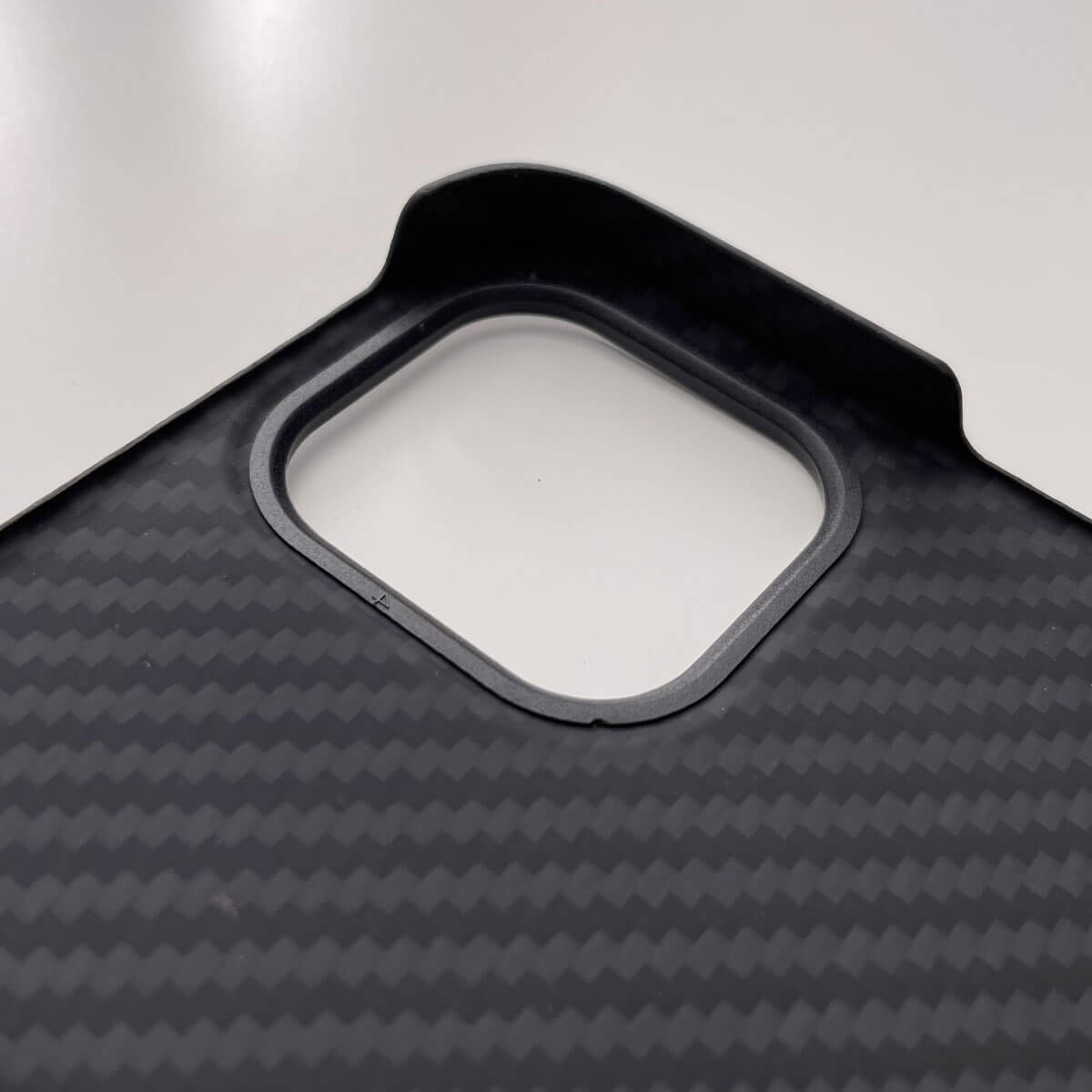 Особенности карбонового (кевлар) чехла oneLounge 1Thin Aramid для iPhone 12 Pro Max