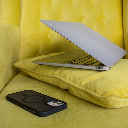 Совместимость чехла-накладки oneLounge 1Thin для MacBook 13" Air M1 White
