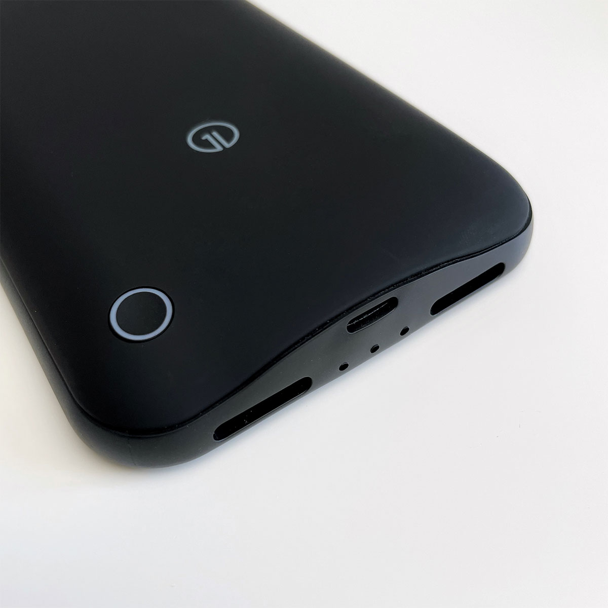 Чехол-аккумулятор iLoungeMax SilicolPower 3400mAh для iPhone XS Max сможет защитить iPhone XS Max при небольших ударах и повреждениях