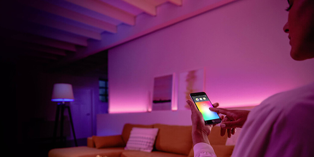Умные светодиодные лампочки Philips Hue White And Color Ambiance E27 Apple HomeKit 3 шт. (хаб в комплекте)