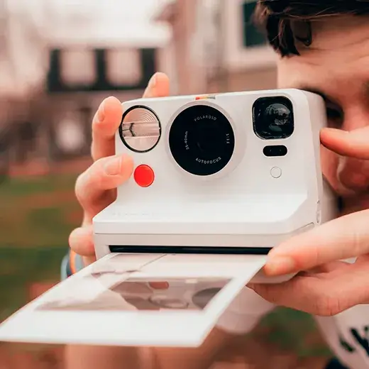 Фотокамера моментальной печати Polaroid Now Black особенности