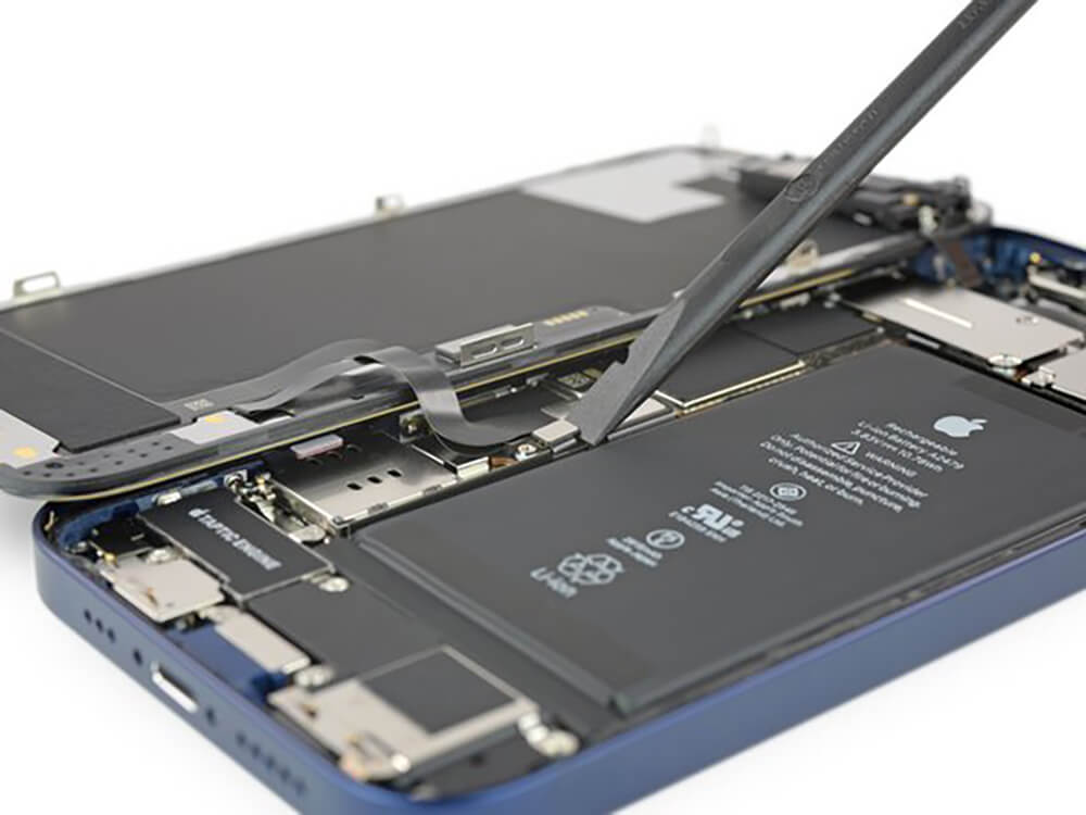 Ремонт материнской платы iPhone 12