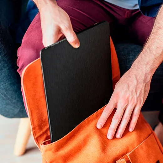 Пластиковый чехол-накладка Spigen Case Urban Fit для MacBook Pro 16" M2 | M1 особенности